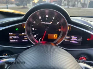 2015 McLaren 650S z VIN SBM11FAA4FW005324, wystawiony jako Copart lot #43651815 z przebiegiem 28 798 mil mil oraz Tytuł czysty. Historia ofert i sprzedaży dostępna na DreamBid. Obrazek 8.