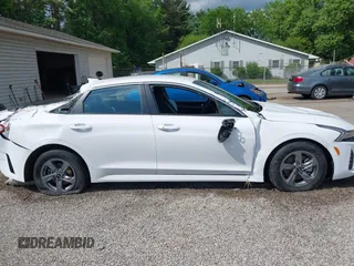 2023 Kia K5 LXS z VIN 5XXG14J25PG189448, wystawiony jako IAAI lot #42258739 z przebiegiem 29 188 mil mil oraz . Historia ofert i sprzedaży dostępna na DreamBid. Obrazek 14.