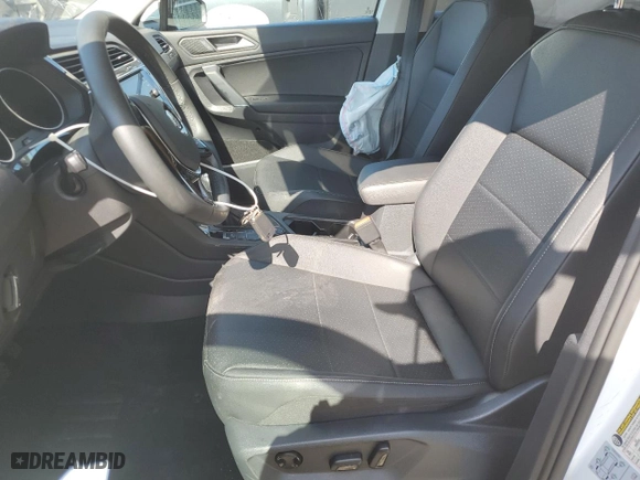 2020 Volkswagen Tiguan SE with VIN 3VV2B7AX5LM111699, listed as a Copart auction lot 70121394 with 32,217 mi miles and Salvage Title. Bid and sale history available at carsss.com. Image 7.