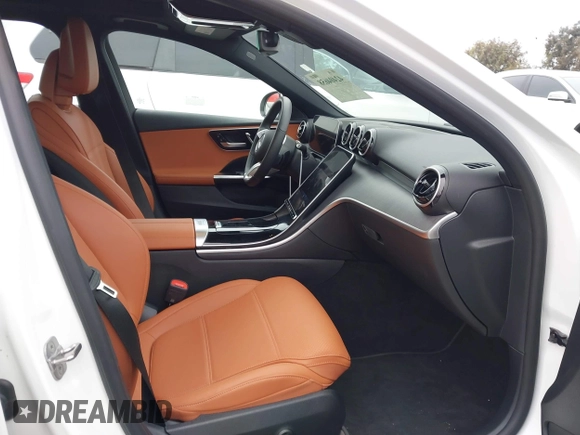 2025 Mercedes-Benz C 300 z VIN W1KAF4HB7SR250324, wystawiony jako IAAI lot #42404658 z przebiegiem 9 117 mil mil oraz . Historia ofert i sprzedaży dostępna na DreamBid. Obrazek 5.