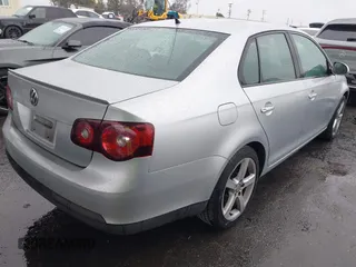 2009 Volkswagen Jetta S z VIN 3VWJZ71K29M148712, wystawiony jako IAAI lot #41724523 z przebiegiem 112 043 mil mil oraz . Historia ofert i sprzedaży dostępna na DreamBid. Obrazek 4.