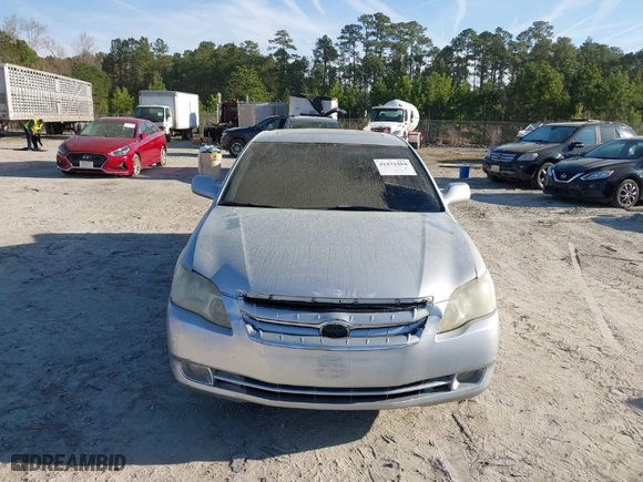 2006 Toyota Avalon XL with VIN 4T1BK36B16U075719, listed as a IAAI auction lot 41831884 with 215,448 mi miles. Bid and sale history available at carsss.com. Image 12.