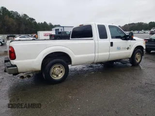 2013 Ford F-250 XLT with VIN 1FT7X2ATXDEA89535, listed as a Copart auction lot 45032825 with 304,653 mi miles and Clean title. Bid and sale history available at DreamBid. Image 3.