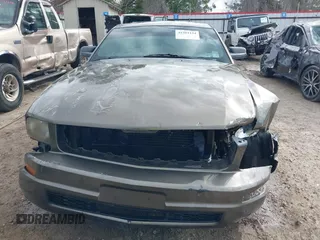 2005 Ford Mustang Deluxe with VIN 1ZVFT80N955159084, listed as a IAAI auction lot 41501154 with 222,942 mi miles. Bid and sale history available at carsss.com. Image 13.