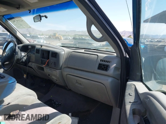 2001 Ford F-250 XL with VIN 1FTNX20L11EC44316, listed as a IAAI auction lot 42381742 with 290,049 mi miles and . Bid and sale history available at DreamBid. Image 5.