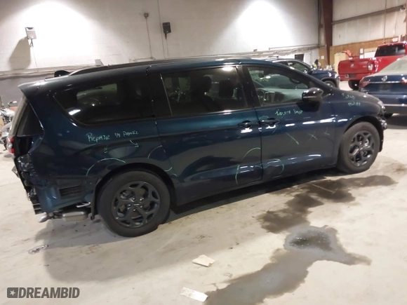 2023 Chrysler Pacifica Hybrid Limited with VIN 2C4RC1S74PR554723, listed as a IAAI auction lot 41317141 with 16,960 mi miles. Bid and sale history available at carsss.com. Image 4.