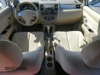 2007 Nissan Versa SL z VIN 3N1BC13E97L386866, wystawiony jako Copart lot #54250005 z przebiegiem 220 500 mil mil oraz Czysty tytuł • Clean title. Historia ofert i sprzedaży dostępna na DreamBid. Obrazek 8.