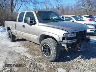 2001 Chevrolet Silverado 2500 with VIN 1GCGK29U21Z121197, listed as a IAAI auction lot 41426355 with 287,575 mi miles. Bid and sale history available at carsss.com. Image 1.