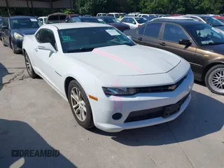 2015 Chevrolet Camaro LS z VIN 2G1FB1E37F9293805, wystawiony jako IAAI lot #42393142 z przebiegiem 138 288 mil mil oraz . Historia ofert i sprzedaży dostępna na DreamBid. Obrazek 1.