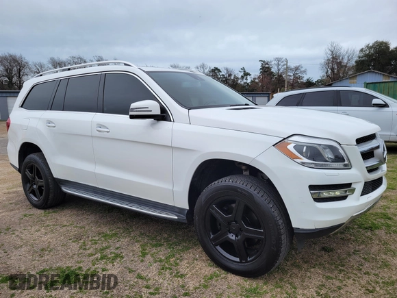 2015 Mercedes-Benz GL-Class GL 450 with VIN 4JGDF6EE2FA517080, listed as a IAAI auction lot 41640032 with 136,625 mi miles. Bid and sale history available at carsss.com. Image 1.