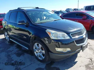 2011 Chevrolet Traverse 1LT z VIN 1GNKRGED3BJ373931, wystawiony jako IAAI lot #40876388 z przebiegiem 234 394 mil mil oraz . Historia ofert i sprzedaży dostępna na DreamBid. Obrazek 1.