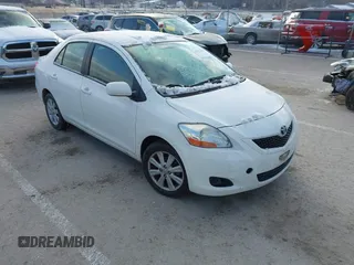 2009 Toyota Yaris z VIN JTDBT903991341371, wystawiony jako IAAI lot #41472292 z przebiegiem 205 596 mil mil oraz . Historia ofert i sprzedaży dostępna na DreamBid. Obrazek 1.