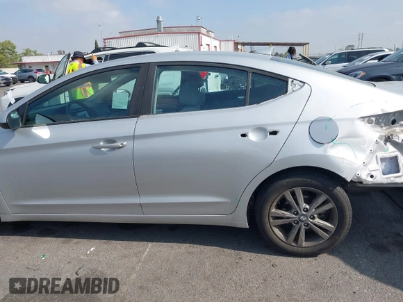 2018 Hyundai Elantra SEL z VIN 5NPD84LFXJH305253, wystawiony jako IAAI lot #42078772 z przebiegiem 122 065 mil mil oraz . Historia ofert i sprzedaży dostępna na DreamBid. Obrazek 15.