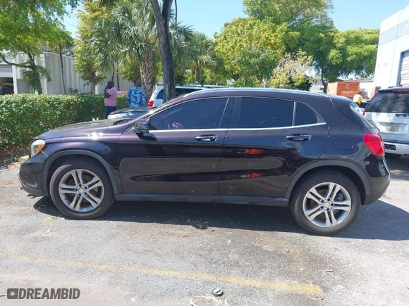 2015 Mercedes-Benz GLA-Class GLA 250 with VIN WDCTG4GB9FJ092729, listed as a IAAI auction lot 41791638 with NaN miles. Bid and sale history available at carsss.com. Image 14.