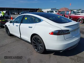 2013 Tesla Model S Performance с VIN 5YJSA1CP1DFP06681, выставлен на аукционе IAAI как лот 42438892 с пробегом 108 926 миль миль и . История ставок и продаж доступна на DreamBid. Изображение 3.