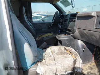 2004 Chevrolet Express Cargo z VIN 1GCFG15X741224268, wystawiony jako IAAI lot #41788116 z przebiegiem Nie podano mil oraz . Historia ofert i sprzedaży dostępna na DreamBid. Obrazek 5.