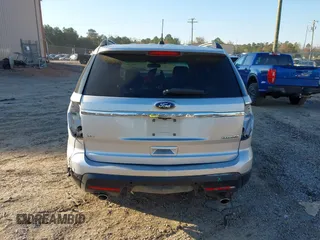 2015 Ford Explorer XLT with VIN 1FM5K7D88FGB56453, listed as a IAAI auction lot 41893577 with 177,621 mi miles and . Bid and sale history available at carsss.com. Image 17.