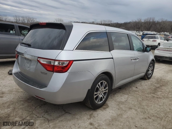 2013 Honda Odyssey EX with VIN 5FNRL5H48DB026839, listed as a Copart auction lot 46108005 with 131,034 mi miles and Salvage Title. Bid and sale history available at carsss.com. Image 3.