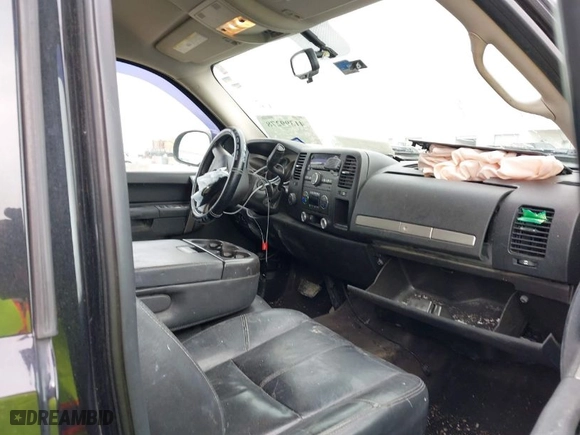 2010 Chevrolet Silverado 1500 LT with VIN 3GCRKSE38AG126152, listed as a IAAI auction lot 41399278 with 246,192 mi miles. Bid and sale history available at carsss.com. Image 5.