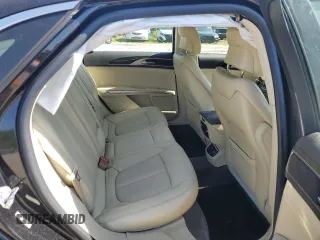 2014 Lincoln MKZ z VIN 3LN6L2JK4ER805421, wystawiony jako Copart lot #56781605 z przebiegiem 90 061 mil mil oraz Tytuł czysty. Historia ofert i sprzedaży dostępna na DreamBid. Obrazek 10.