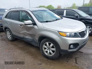 2013 Kia Sorento LX с VIN 5XYKT3A67DG317309, выставлен на аукционе IAAI как лот 42178502 с пробегом 62 702 миль миль и . История ставок и продаж доступна на DreamBid. Изображение 1.