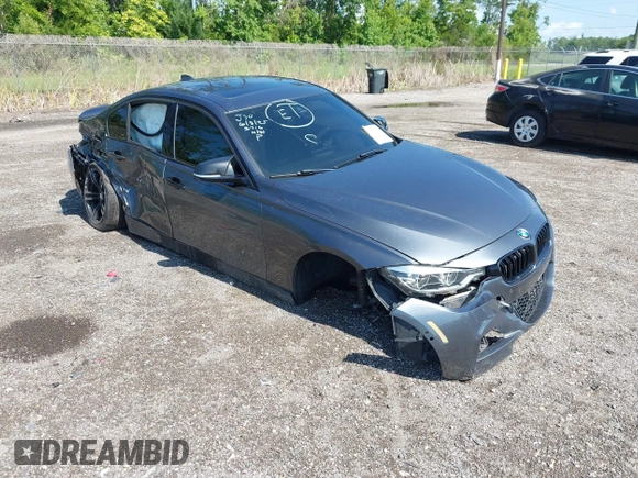 2018 BMW 3 Series 340i z VIN WBA8B3G57JNU36801, wystawiony jako IAAI lot #42524722 z przebiegiem 63 787 mil mil oraz . Historia ofert i sprzedaży dostępna na DreamBid. Obrazek 1.