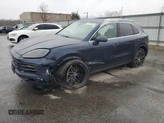 2024 Porsche Cayenne z VIN WP1AA2AY6RDA10568, wystawiony jako Copart lot #47813355 z przebiegiem Nie podano mil oraz Szkoda całkowita • Salvage title. Historia ofert i sprzedaży dostępna na DreamBid. Obrazek 1.