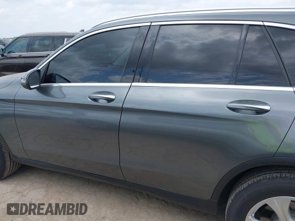 2017 Mercedes-Benz GLC 300 с VIN WDC0G4JB9HV011882, выставлен на аукционе IAAI как лот 42142275 с пробегом 54 770 миль миль и . История ставок и продаж доступна на DreamBid. Изображение 14.