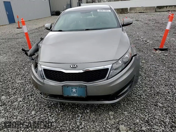 2013 Kia Optima LX z VIN 5XXGM4A70DG251868, wystawiony jako Copart lot #52921925 z przebiegiem 114 318 mil mil oraz Szkody całkowita. Historia ofert i sprzedaży dostępna na DreamBid. Obrazek 11.