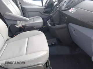 2018 Ford Transit Passenger XL z VIN 1FBZX2CMXJKA07321, wystawiony jako IAAI lot #41373858 z przebiegiem 197 135 mil mil oraz . Historia ofert i sprzedaży dostępna na DreamBid. Obrazek 5.
