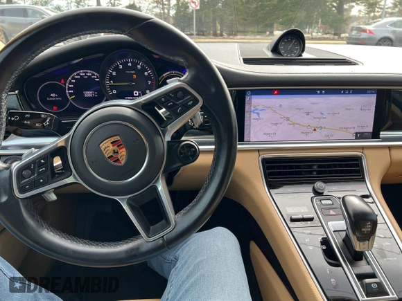 2020 Porsche Panamera 4 E-Hybrid z VIN WP0AE2A7XLL130979, wystawiony jako Copart lot #49586665 z przebiegiem 109 691 mil mil oraz Czysty tytuł • Clean title. Historia ofert i sprzedaży dostępna na DreamBid. Obrazek 7.