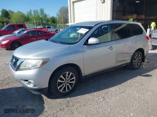2014 Nissan Pathfinder SV with VIN 5N1AR2MN5EC733089, listed as a IAAI auction lot 42017470 with 159,523 mi miles. Bid and sale history available at carsss.com. Image 2.
