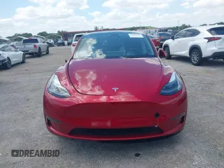 2024 Tesla Model Y с VIN 7SAYGDED7RF045410, выставлен на аукционе IAAI как лот 42000700 с пробегом 13 021 миль миль и . История ставок и продаж доступна на DreamBid. Изображение 13.