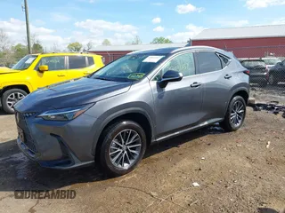 2023 Lexus NX 350 Premium z VIN 2T2GGCEZ3PC023075, wystawiony jako IAAI lot #42091257 z przebiegiem 28 674 mil mil oraz . Historia ofert i sprzedaży dostępna na DreamBid. Obrazek 2.