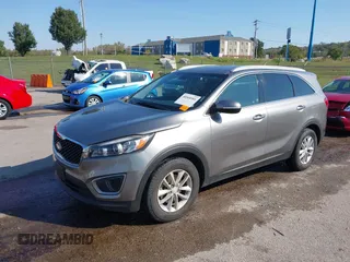 2016 Kia Sorento LX with VIN 5XYPG4A3XGG120676, listed as a IAAI auction lot 40568581 with 179,418 mi miles. Bid and sale history available at carsss.com. Image 2.