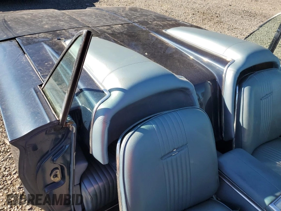 1965 Ford Thunderbird with VIN 5Y85Z115781, listed as a Copart auction lot 82289124 with 75,677 mi miles and Salvage Title. Bid and sale history available at DreamBid. Image 10.