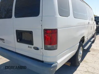 2013 Ford Econoline Passenger XL z VIN 1FBSS3BL8DDA63474, wystawiony jako IAAI lot #41804848 z przebiegiem 61 349 mil mil oraz . Historia ofert i sprzedaży dostępna na DreamBid. Obrazek 6.