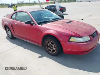 2000 Ford Mustang with VIN 1FAFP4046YF170085, listed as a IAAI auction lot 42059165 with 250,322 mi miles. Bid and sale history available at carsss.com. Image 1.