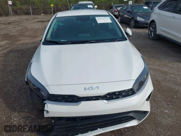 2024 Kia Forte LXS z VIN 3KPF24AD6RE837739, wystawiony jako IAAI lot #41963725 z przebiegiem 14 176 mil mil oraz . Historia ofert i sprzedaży dostępna na DreamBid. Obrazek 6.