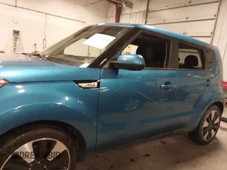 2016 Kia Soul + z VIN KNDJP3A51G7386182, wystawiony jako IAAI lot #41339753 z przebiegiem 144 526 mil mil oraz . Historia ofert i sprzedaży dostępna na DreamBid. Obrazek 14.