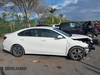 2020 Kia Forte LXS with VIN 3KPF24AD5LE230917, listed as a IAAI auction lot 41207664 with 54,239 mi miles. Bid and sale history available at carsss.com. Image 13.