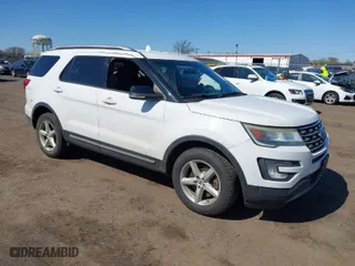 2017 Ford Explorer XLT with VIN 1FM5K8DH3HGA53417, listed as a IAAI auction lot 41997019 with 155,139 mi miles. Bid and sale history available at carsss.com. Image 1.