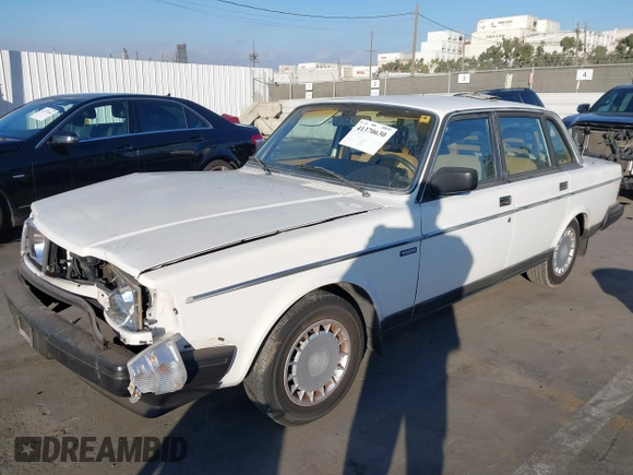 1990 Volvo 240 z VIN YV1AA8846L1429028, wystawiony jako IAAI lot #41370630 z przebiegiem 132 354 mil mil oraz . Historia ofert i sprzedaży dostępna na DreamBid. Obrazek 17.