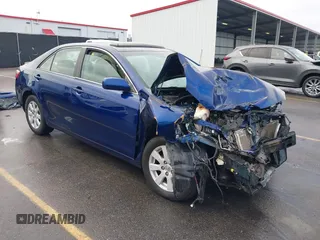 2008 Toyota Camry LE z VIN 4T1BK46K88U069070, wystawiony jako IAAI lot #40885342 z przebiegiem 156 036 mil mil oraz . Historia ofert i sprzedaży dostępna na DreamBid. Obrazek 1.