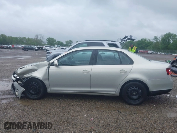 2010 Volkswagen Jetta S с VIN 3VWJZ7AJ5AM089487, выставлен на аукционе IAAI как лот 42316678 с пробегом 148 571 миль миль и . История ставок и продаж доступна на DreamBid. Изображение 15.