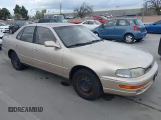 1994 Toyota Camry LE with VIN JT2SK12E0R0269820, listed as a IAAI auction lot 41908360 with 184,739 mi miles. Bid and sale history available at carsss.com. Image 1.