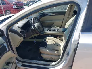 2016 Lincoln MKZ z VIN 3LN6L2GK1GR604523, wystawiony jako IAAI lot #42005012 z przebiegiem 215 285 mil mil oraz . Historia ofert i sprzedaży dostępna na DreamBid. Obrazek 5.