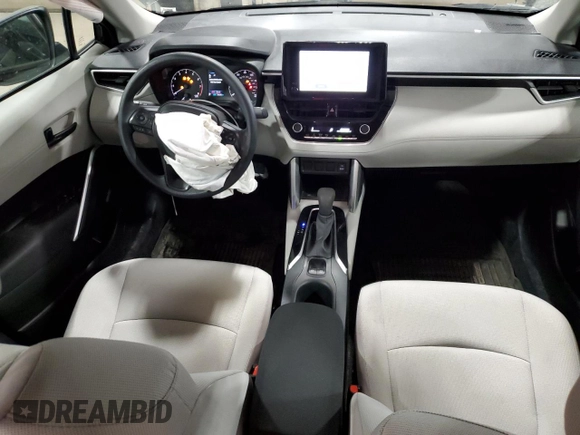 2023 Toyota Corolla Cross L z VIN 7MUAAABG9PV048031, wystawiony jako Copart lot #49844425 z przebiegiem 36 685 mil mil oraz Szkoda całkowita • Salvage title. Historia ofert i sprzedaży dostępna na DreamBid. Obrazek 8.