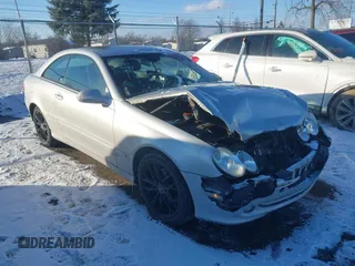2004 Mercedes-Benz CLK 3.2L with VIN WDBTJ65J04F070694, listed as a IAAI auction lot 41333944 with 202,379 mi miles. Bid and sale history available at carsss.com. Image 1.