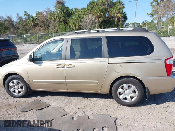 2008 Kia Sedona LX with VIN KNDMB233086261988, listed as a IAAI auction lot 41612389 with 170,947 mi miles. Bid and sale history available at carsss.com. Image 14.